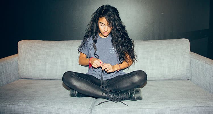 Watch Jessie Reyez In The Raw Figures