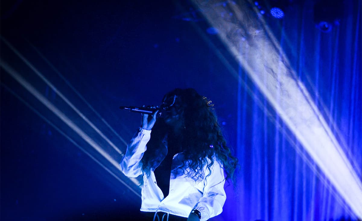 Photos: H.E.R. and Tiara Thomas – The Opera House 11/10/17