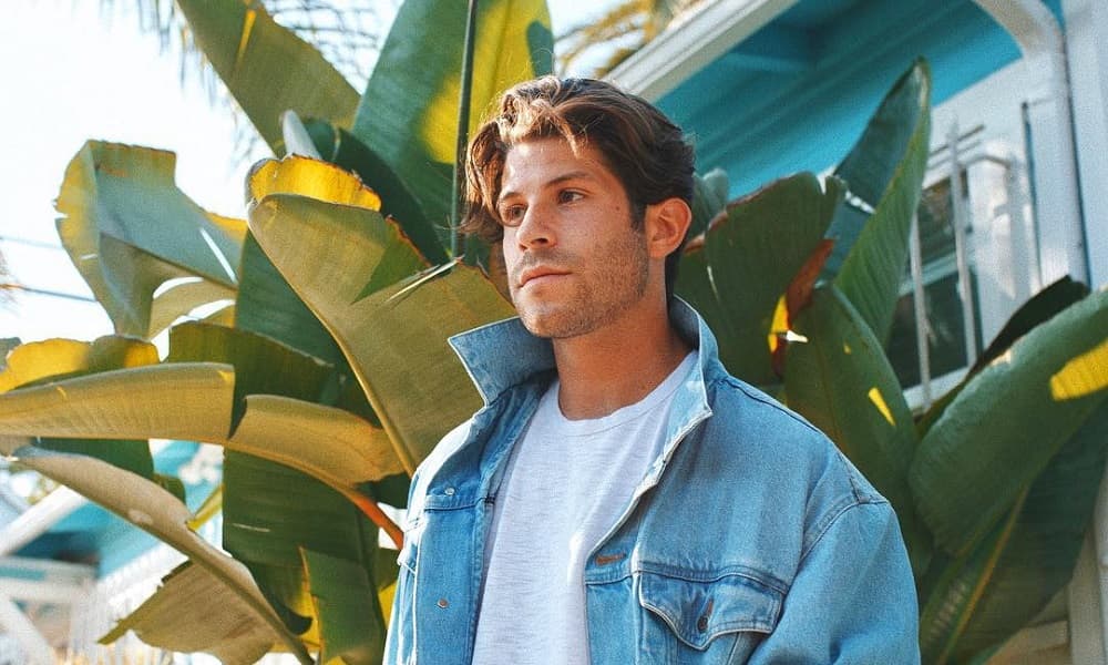Carter Reeves Gets Groovy on "Grey Area"