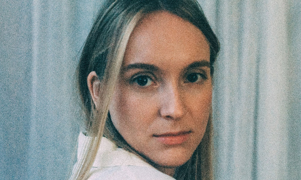 Frida Blomberg Tries To Get Intimate On Debut Single "Closer"